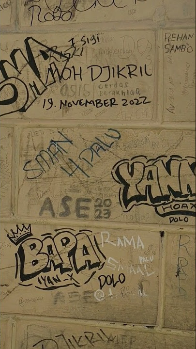 DIKIRANYA BUKU TULIS DIA. BEBAS NYORET-NYORET #coretcoret #tembok #shorts