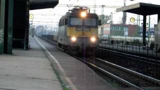 V43 1082 Halad át Tatabányán