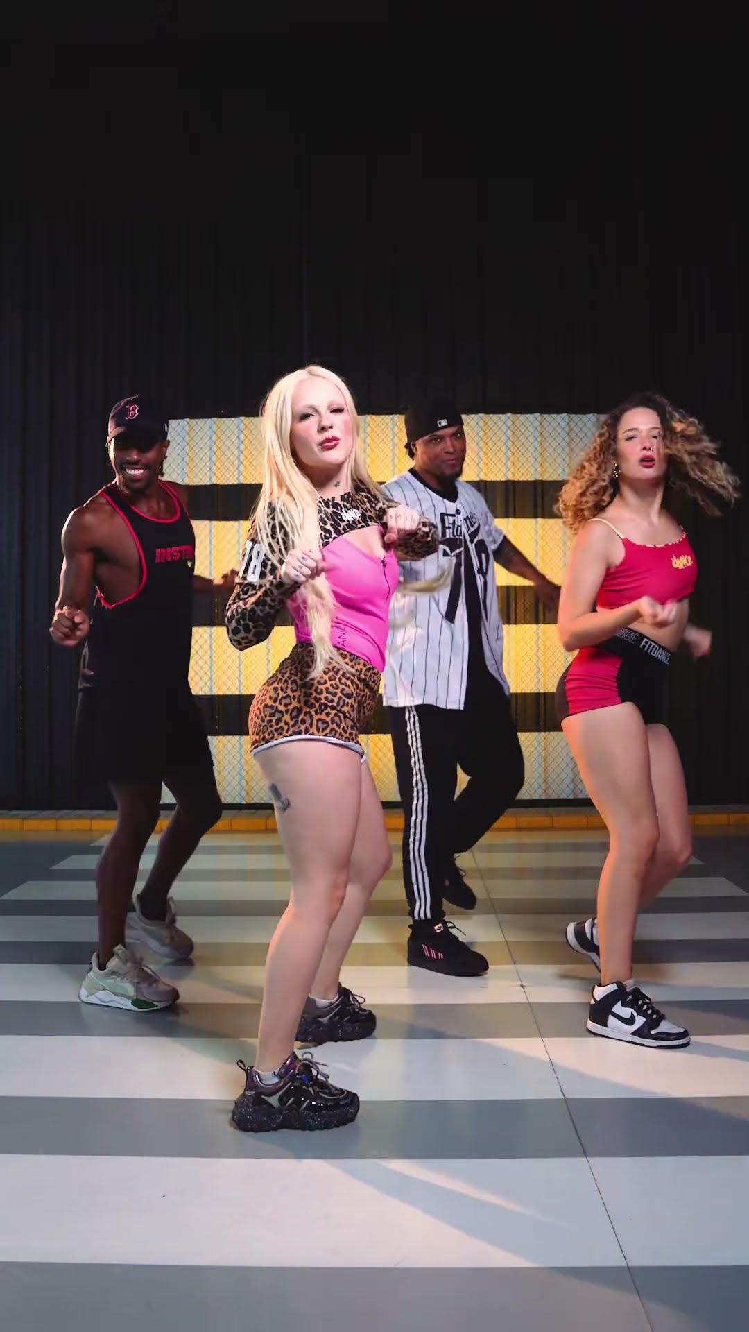 A @bibi_babydoll fez a gente se jogar com os hits dela ✨?