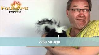Plyšový skunk na videu