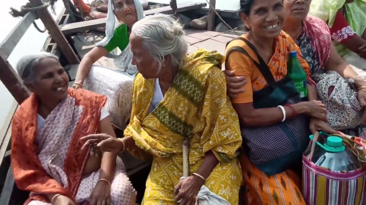 বাড়ির সকলে মিলে গঙ্গা স্থানে