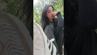 Stylish Outdoor Look: Sneakers & Sports OOTD Unveiled