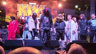 Green Jelly Invades The Kiss Kruise Xi - All Star Jam War Pigs Resimi