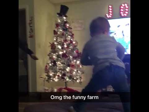 2 year old kid twerking 😂