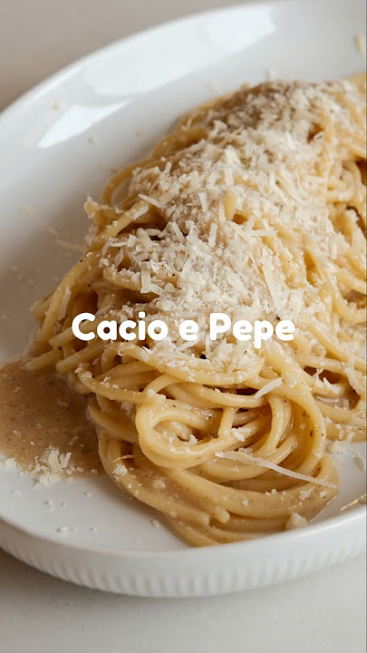 🧀 Cacio e Pepe — just cheese, pasta, and black pepper.