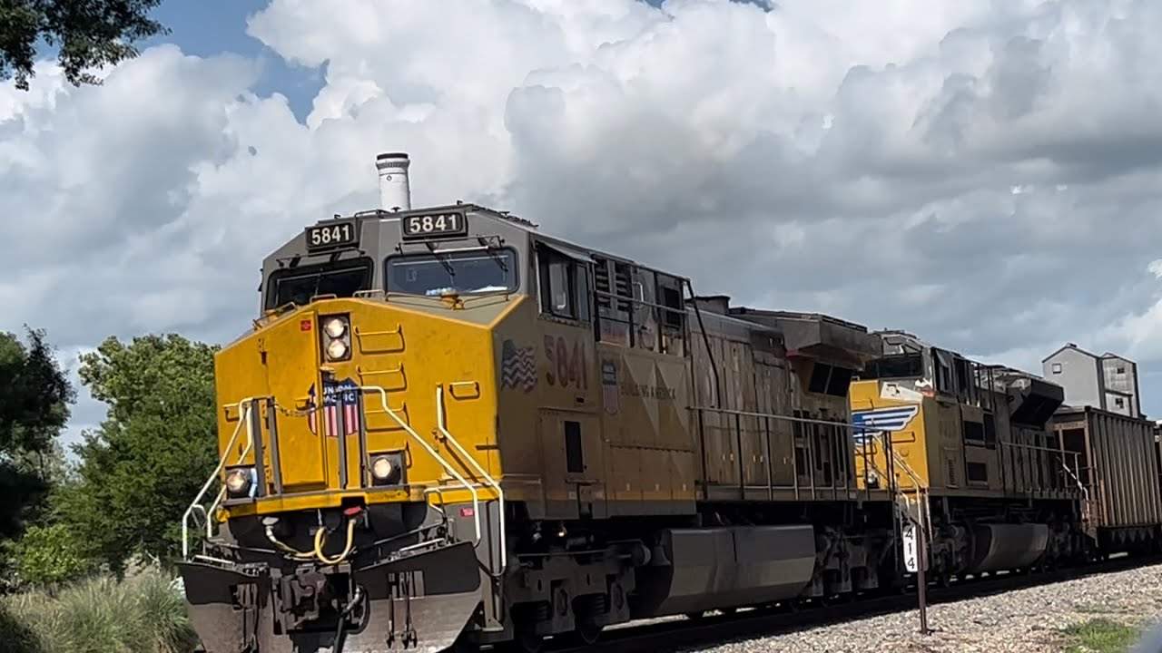 Coke trains and SD70s on the Baton Rouge sub - YouTube