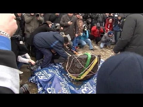 Russia: huge chunk of Chelyabinsk meteor recovered from lake | October 17, 2013 | euronews