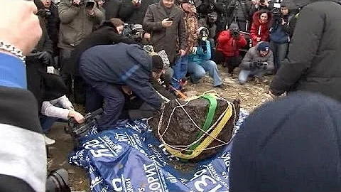 Russia: huge chunk of Chelyabinsk meteor recovered from lake - DayDayNews