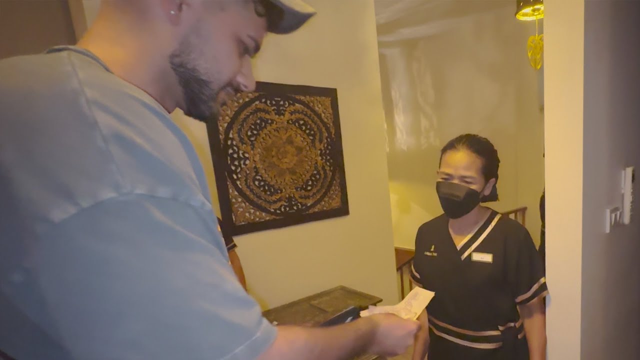 ICH GEBE IHR 10 000 TRINKGELD..