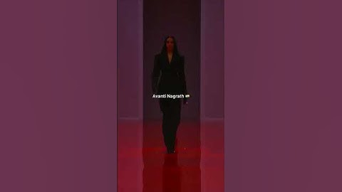 The first Indian model opening versace (Avanti Nagrath)#runway #versace