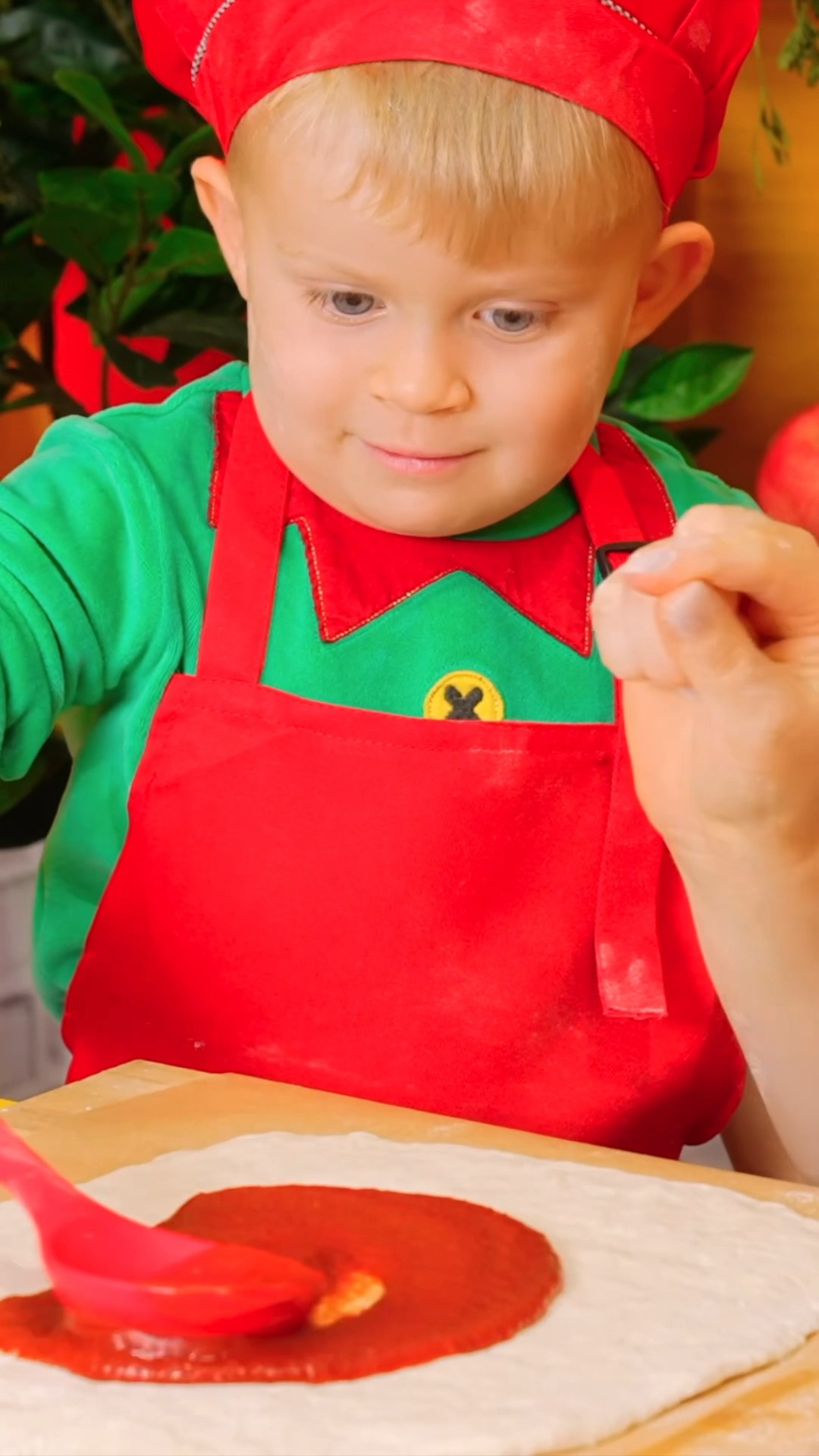Oliver and Mom are making Pizza