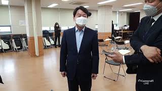 [단독영상] 文 “코로나 벗어나면 전국민 위로금 검토”에 안철수 &quot;위기에서 벗어나면이라는 게 무슨 말이냐, 하하…참&quot;