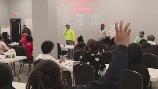 Skilled worker shortage: St. Louis program trains roofers for free