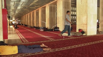 Muslims in Indonesia mark the start of Ramadan with prayer