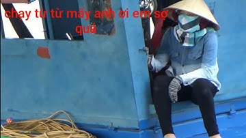 cận cảnh ghe thuyền xà lan vỏ lãi qua cống quá hấp dẩn