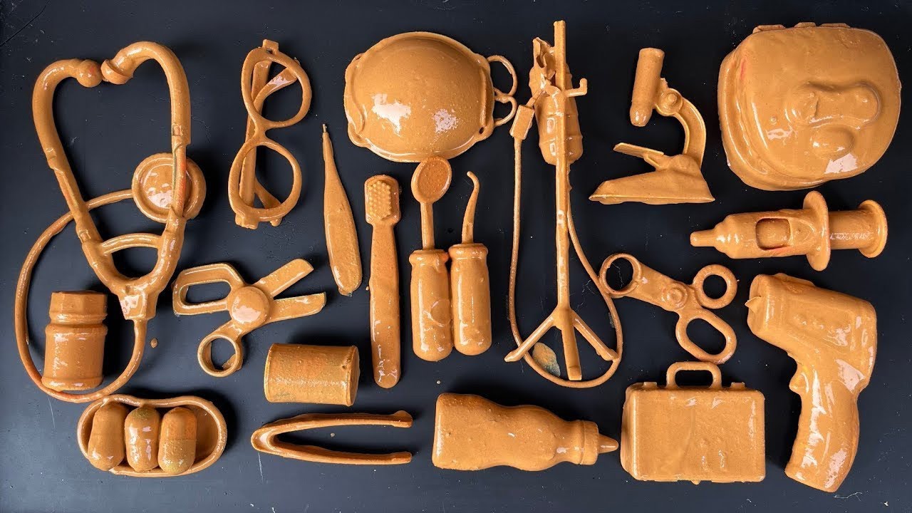 Membersihkan lumpur alat dokter Stetoskop, Gunting Termometer, Masker, Mikroskop, Suntikan, Obat