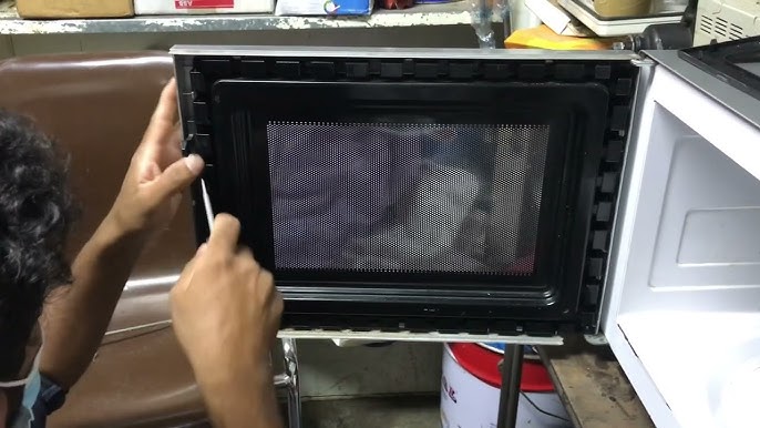 How To Clean Your Microwave With Vinegar