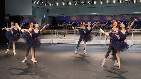 De Royal Ballet School tijdens de repetitie – Wereldballetdag 2018