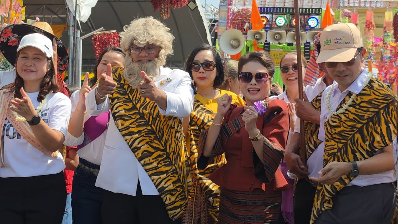 #4k #ผู้ว่าฯ #ร้อยเอ็ด #ทำถึงแต่งชุดชูชก #เต้นใส่กลองยาว #แห่กัณฑ์หลอน #บุญผะเหวด #travel #thailand 