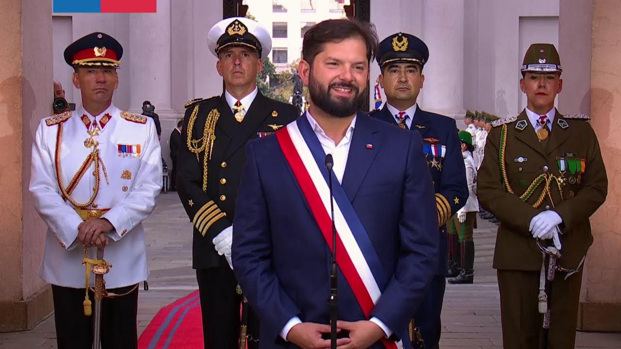 Último ingreso a La Moneda | Presidente Gabriel Boric recibe honores de la Guardia de Palacio