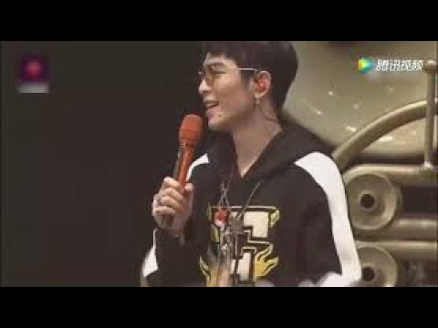 萧敬腾演唱会上调侃周杰伦，我爸也是听他歌长大的