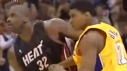 Shaquille O'Neal vs Andrew Bynum (January 16, 2006)
