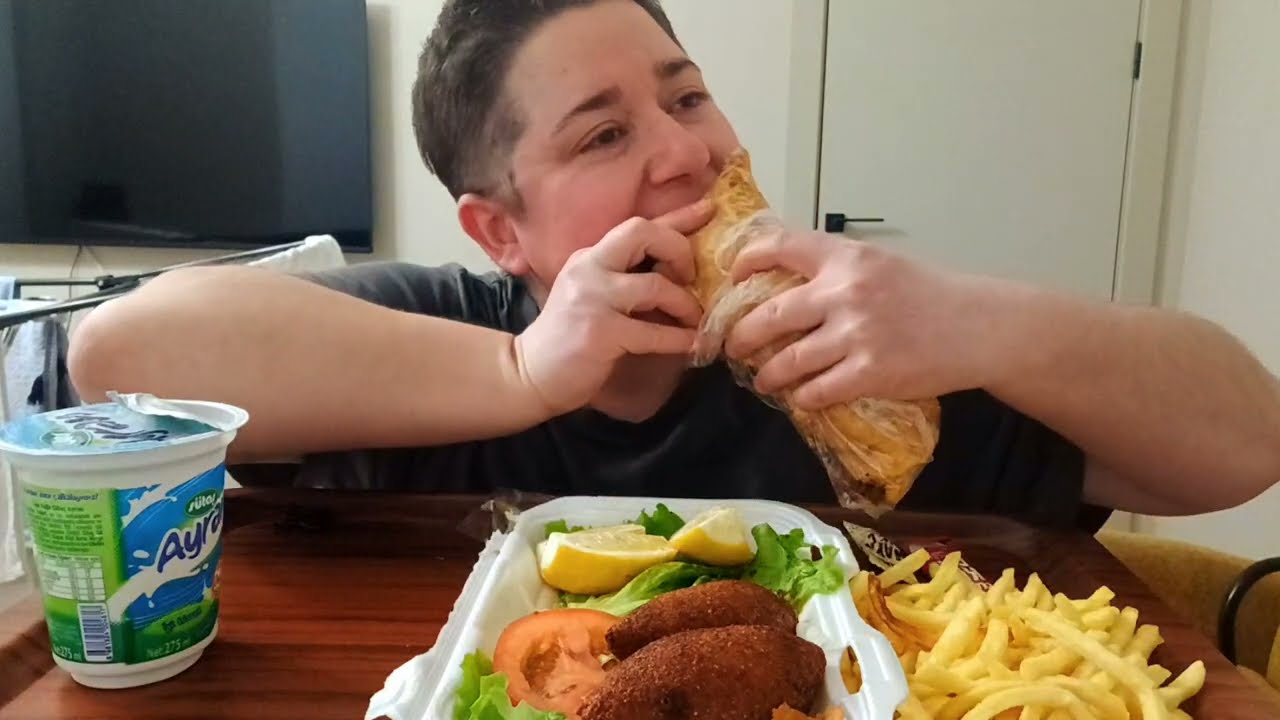 SOSLU TAVUK DÜRÜM 🌯 İÇLİ KÖFTE 🍠 MUKBANG  | GÜNDEMLERİMİZ !