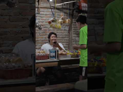 Pasword wifi paling aneh sing tau mbok temoni ning warung opo lur?