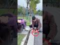This man help ti lady😇 ये आदमी इस lady ko help किया।#viral #shortvideo #magirl