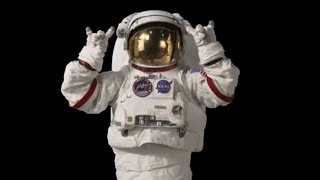 NASA’s Astronaut GIFs Take Texting to an Awesomely Nerdy Level