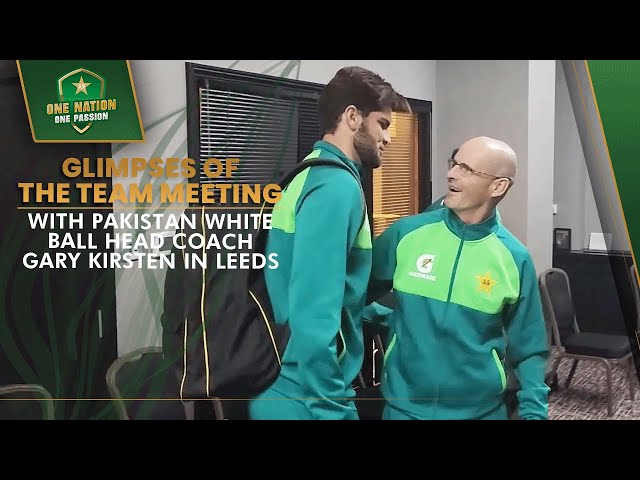 Glimpses of the team meeting with Pakistan white-ball head coach Gary Kirsten in Leeds 🎥 class=