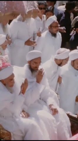 mola taher saifuddin mola and burhanuddin mola old video change in colour video fantastic work