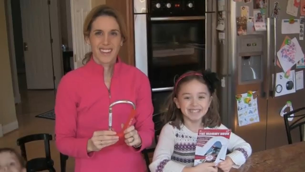 This Mom Loves The Mommy Hook And Calls It “A Cool Invention”