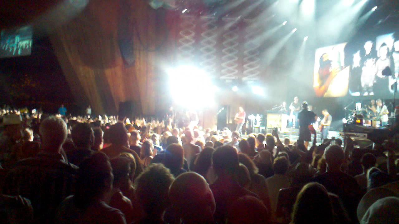 Kenny chesney. Live blossom music center. 2011 YouTube