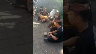 Barong Bangkung ngelawang keliling kampung