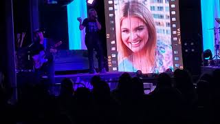 Lauren Alaina "Sitting Pretty On Top Of The World"