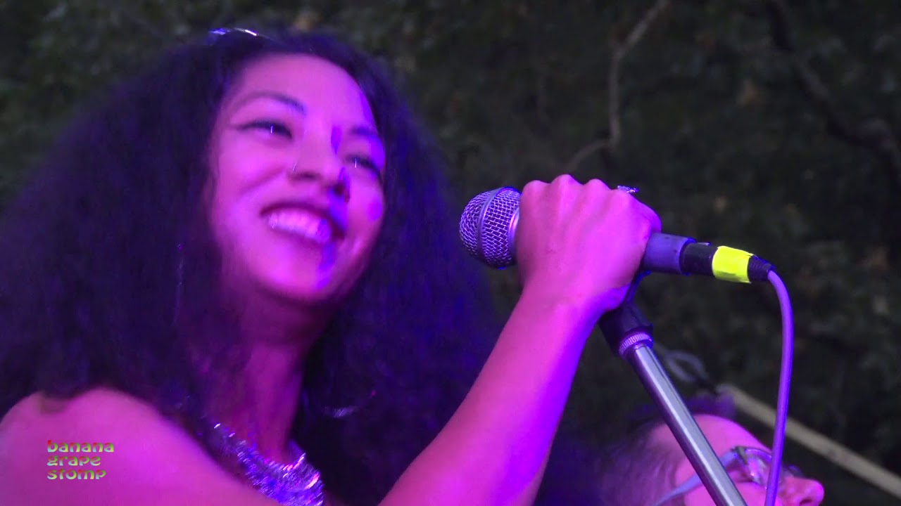 Assista a Banana Grape Stomp #39 For the Funk of It - Five Alarm Funk, Big Sam's Funky Nation, Mojo Green no YouTube Assista a Banana Grape Stomp #39 For the Funk of It - Five Alarm Funk, Big Sam's Funky Nation, Mojo Green no YouTube