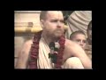 Aindra Dasa - kartik 2005. Видео взято с канала Gauri Devi Dasi. Восстановлен звук киртана