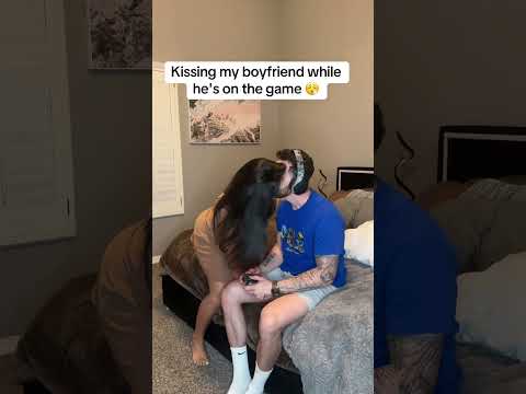 Kissing my boyfriend while hes on the game 😮‍💨
