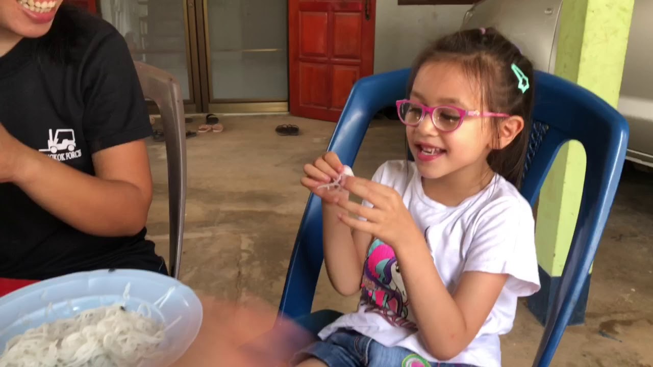 อาหารเที่ยงง่ายๆพ่อลูก ฝรั่งน้อยมีความสุขเข้าใจไทยพูดไทยได้ พ่อไมค์สนุกใหญ่ไปงานวัด ดูนากัน camera iphone 8 plus apk