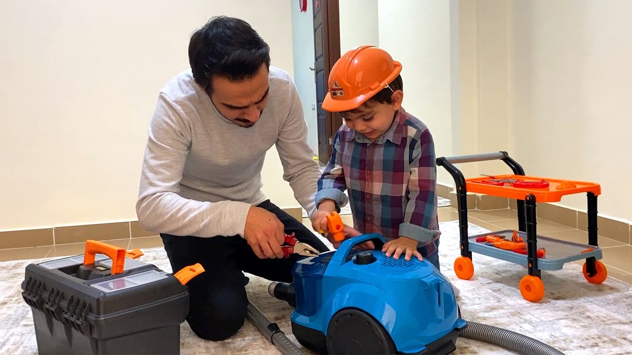 Yağız Tamirci Oldu Elektrikli Süpürgeyi Tamir Etti