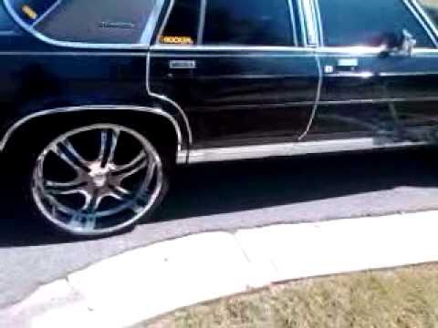 Crown Vic LTD on 24's - YouTube