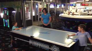 Air Hockey Championship Inner City Philly screenshot 4