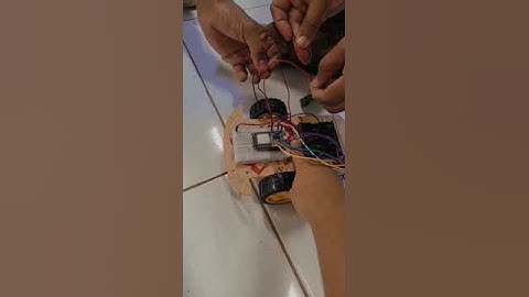 Primeiro teste do robô seguidor de linha