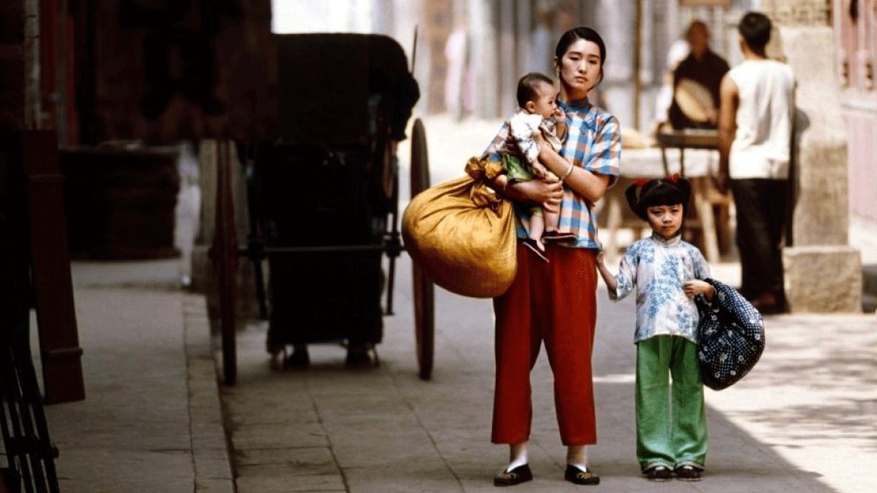 即便被永久封禁，它也是张艺谋最好的电影，无人能笑着看到最后！96万人打出9.3高分，24分钟看完1994年巩俐家庭历史电影《活着》