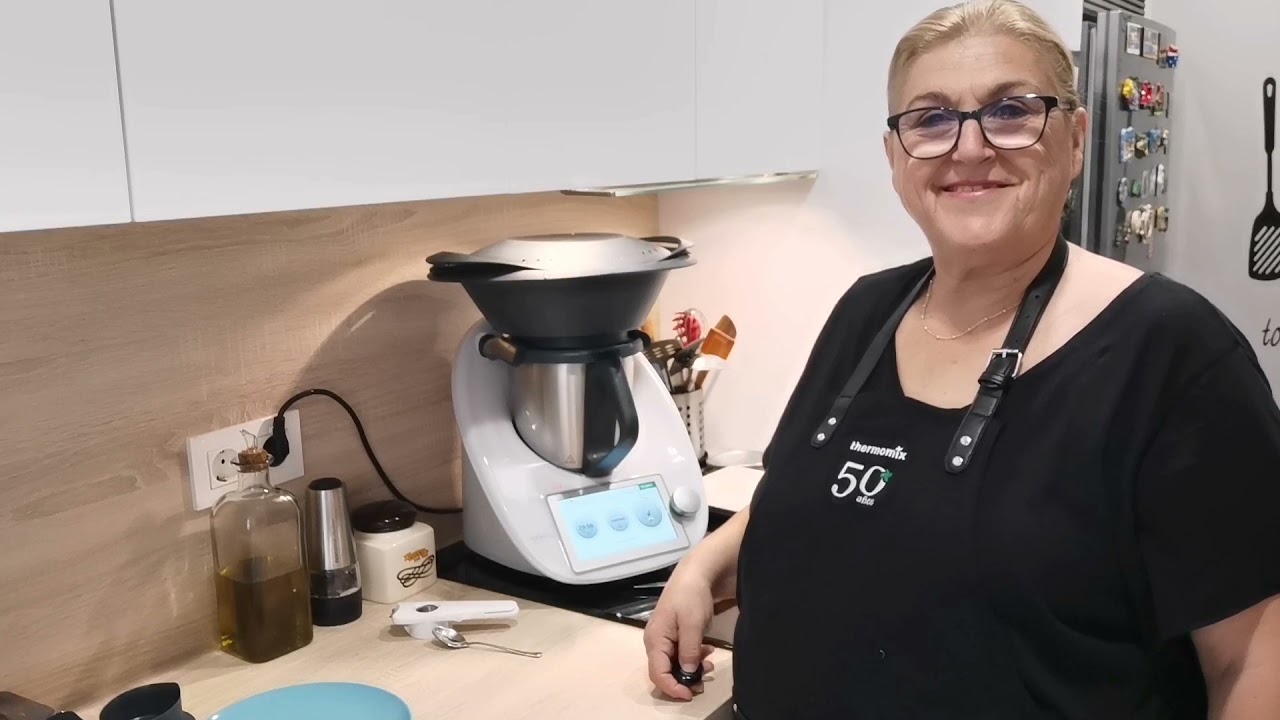 Menu completo de pisto con bacalao y ensalada de patatas.