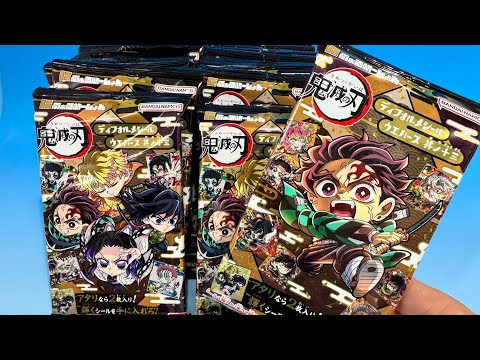 鬼滅グッズ シール二種、ファイル、ティッシュ、フィギュア、バッジ、屏風(？) 鬼滅グッズ シール二種、ファイル、ティッシュ、フィギュア