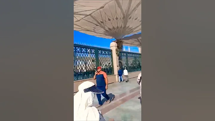 💚🫶 Introducing the "VitaWear SmartBand," a next-generation wearable gadget