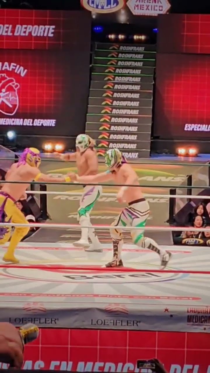 Vuelo de Max Star en la Arena México