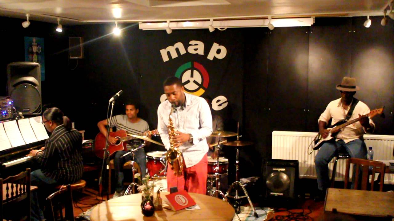 Supa Fine Presents Vandell Andrew live at MAP Studio Cafe